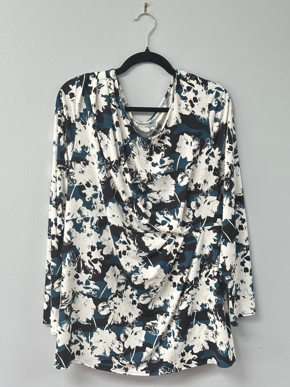 Lane Bryant Floral Twist Front Top Plus Size 22/24 EUC
